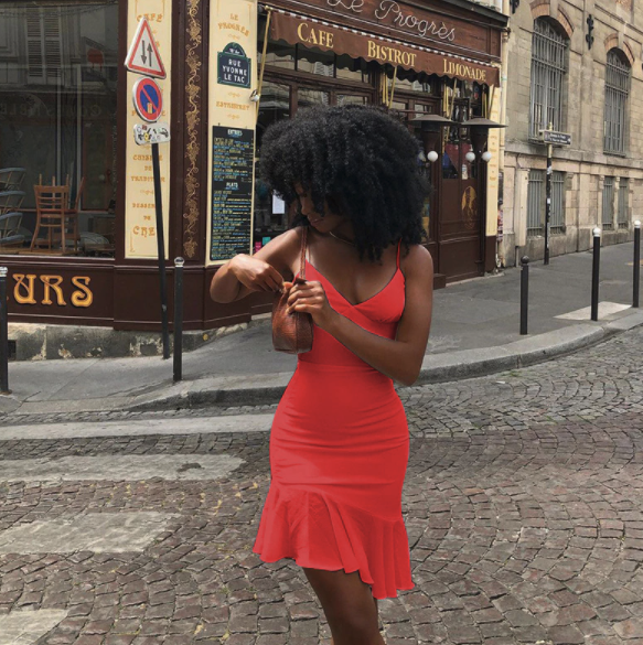 Elegantes rotes Sommerkleid mit Volants