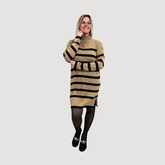 Gestreiftes Strickkleid mit Rollkragen