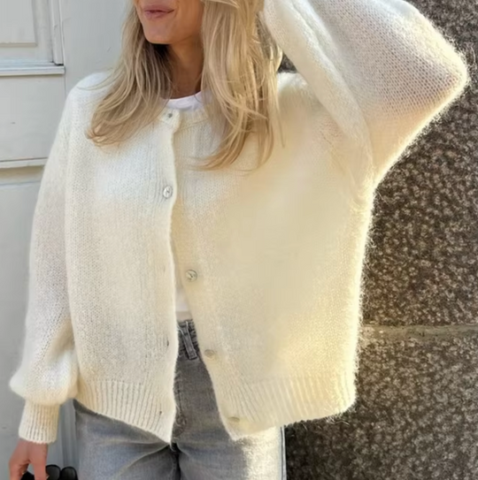 – Gestrickte Strickjacke mit Knopfleiste