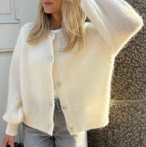 – Gestrickte Strickjacke mit Knopfleiste