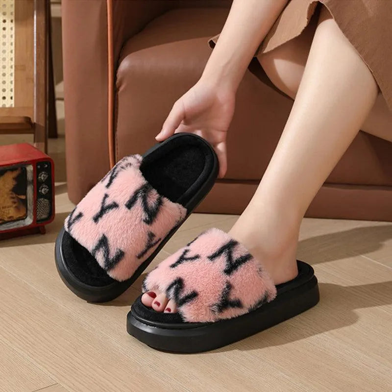 Heidi-Mode | Fuzzy Slippers with Letter Print
