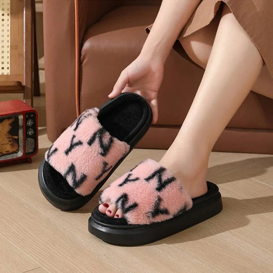 Heidi-Mode | Fuzzy Slippers with Letter Print