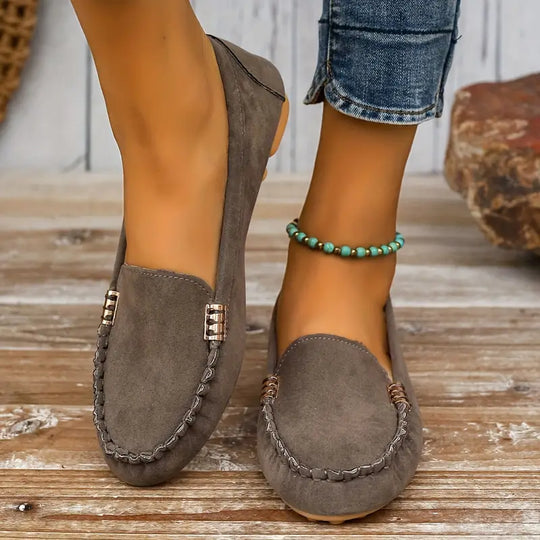 Heidi-Mode | Schuhe mit Flacher Sohle und Metallischem Finish