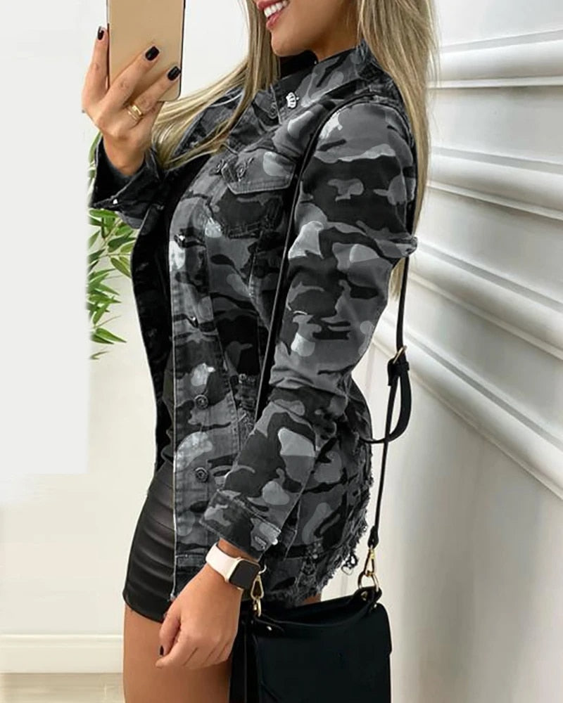 Heidi-Mode | Tarnfarbener Mantel Mit Knopfleiste