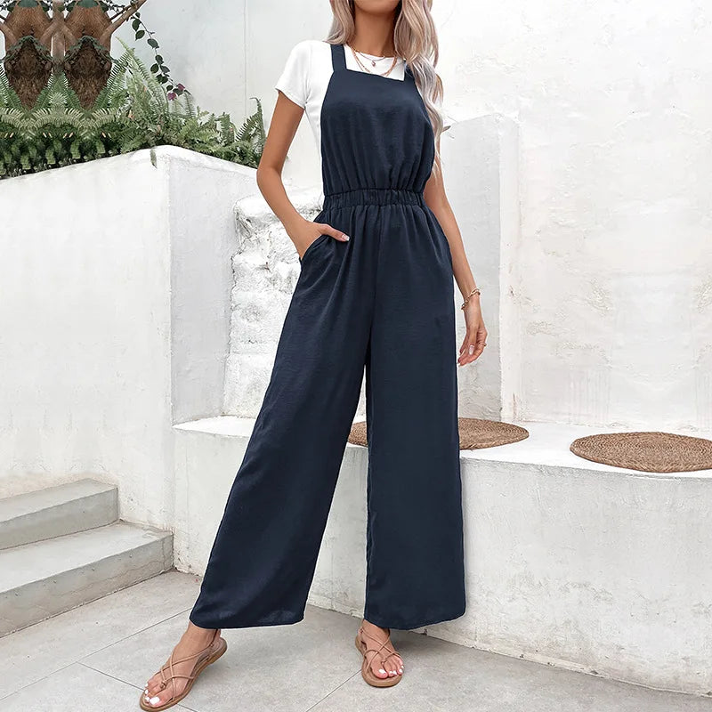 – weit geschnittene Jumpsuit mit elastischem Bund und seitlichen Taschen