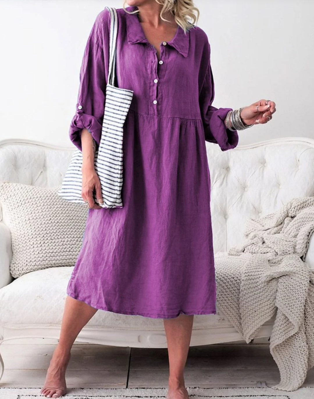 Basic-Kleid aus geknöpftem Stoff mit Hemdkragen mit langen Ärmeln
