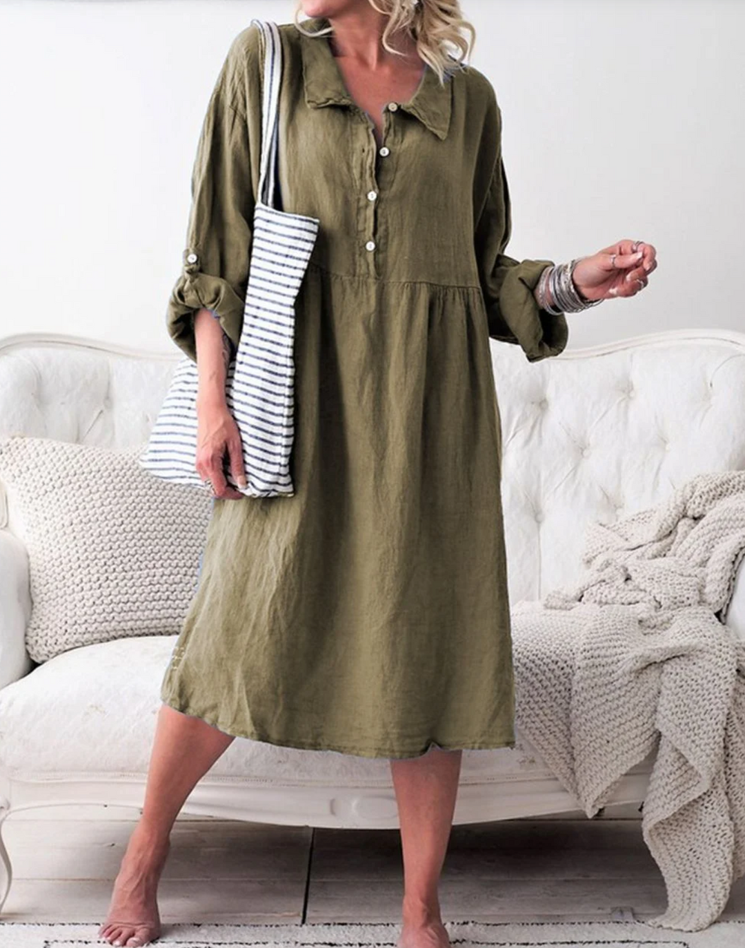 Basic-Kleid aus geknöpftem Stoff mit Hemdkragen mit langen Ärmeln