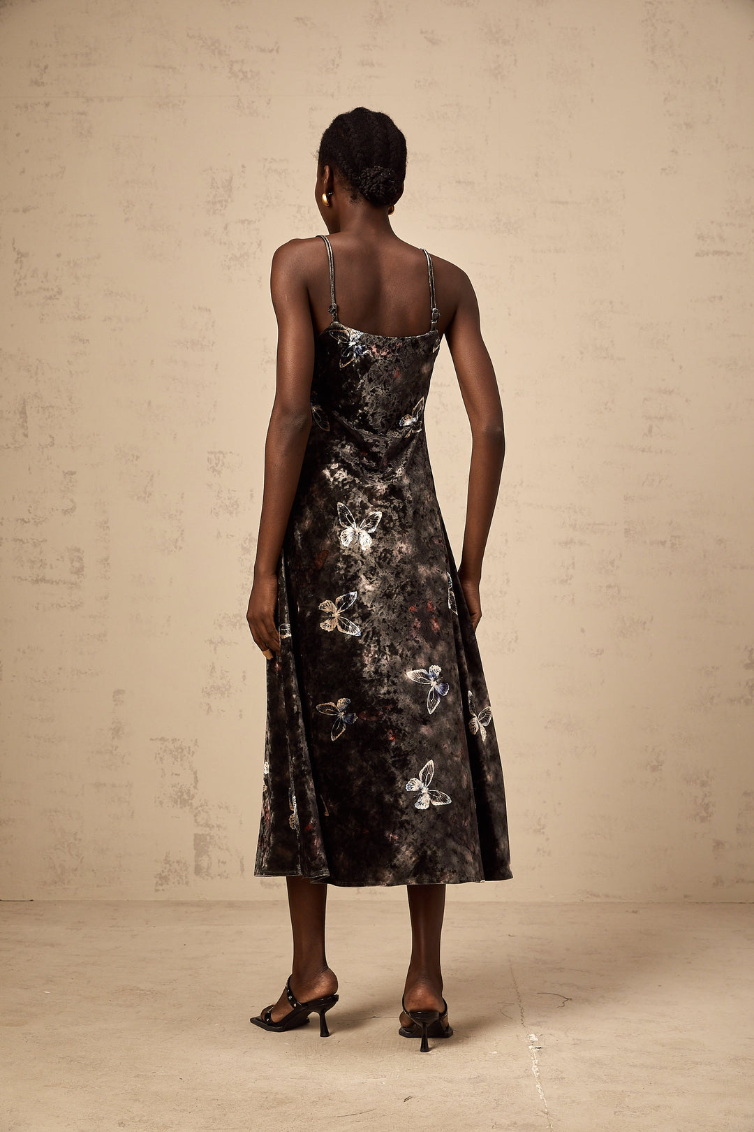 Heidi-Mode | Schwarzer Schmetterlingsdruck Samt Midi Kleid