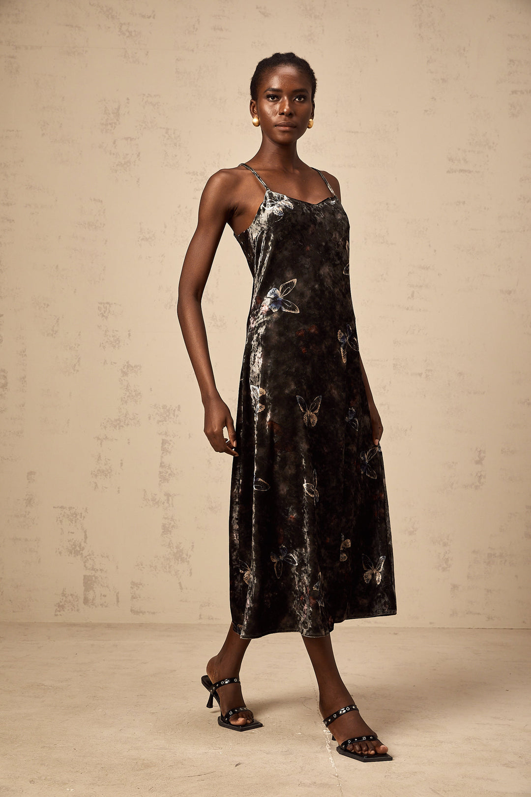 Heidi-Mode | Schwarzer Schmetterlingsdruck Samt Midi Kleid