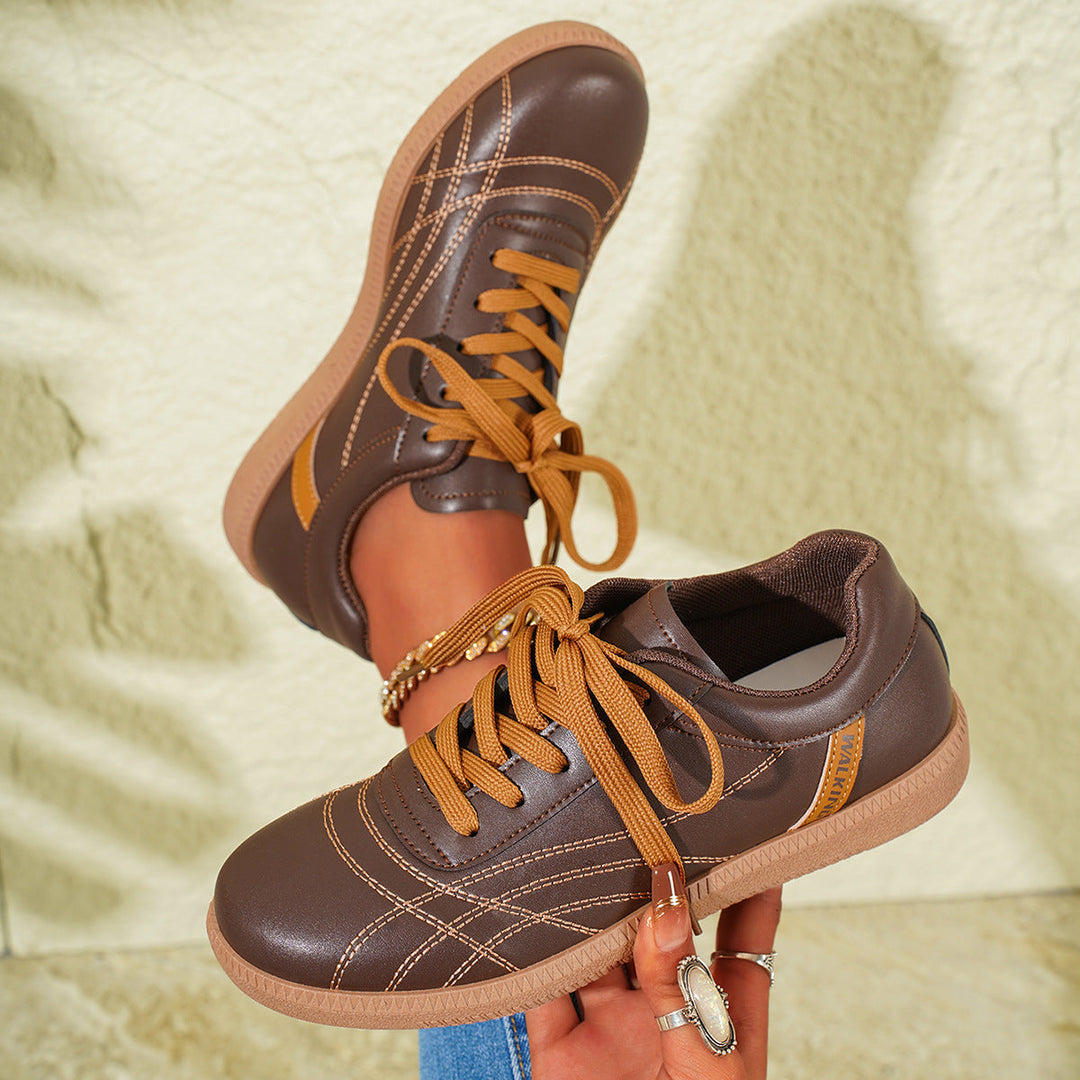 Heidi-Mode | Retro Sneaker mit Schnürsenkeln
