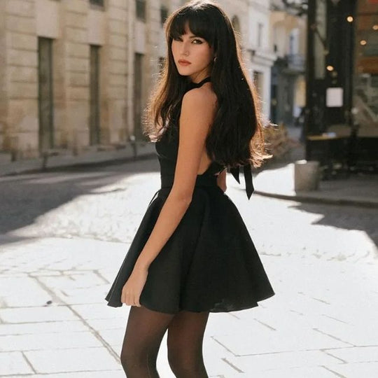 Elegantes Cocktailkleid aus Satin mit ausgestellter Passform