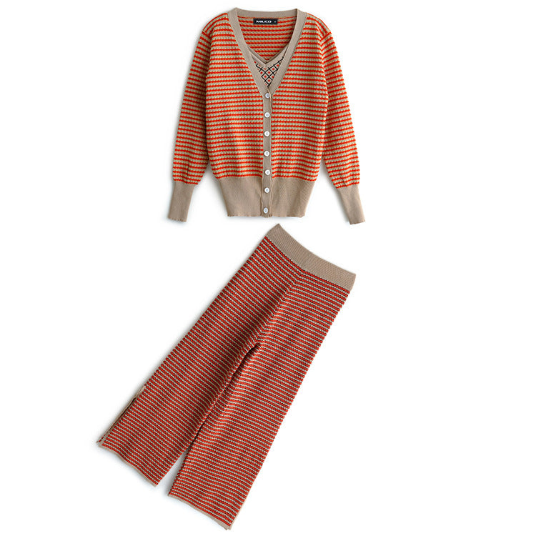 Damen modernes Strickensemble mit tiefem V-Ausschnitt und dekorativen Knöpfen Heidi-Mode