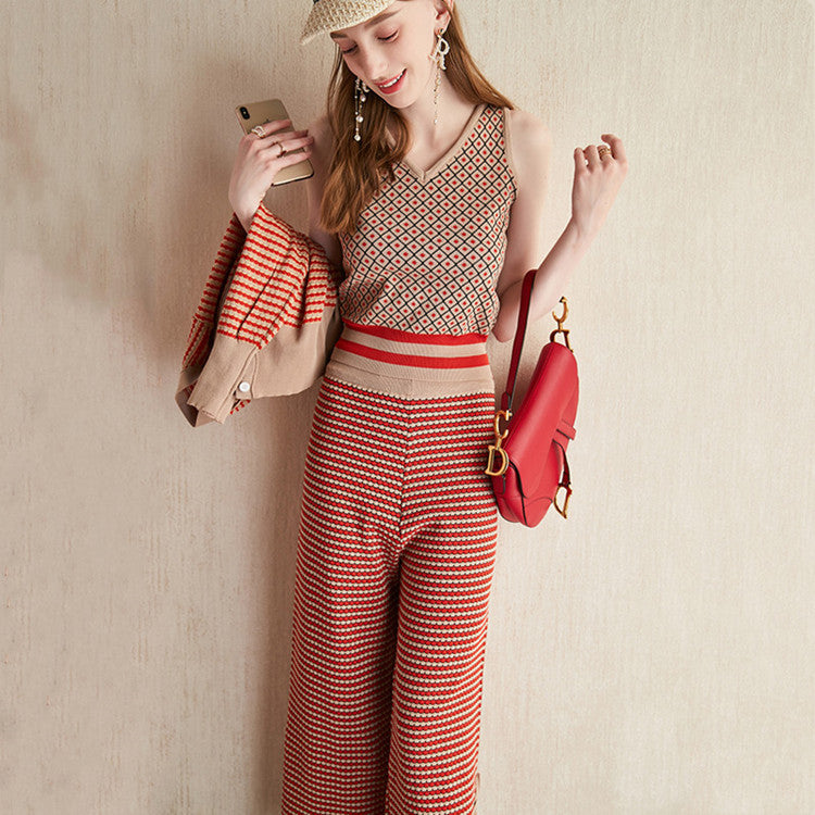 Damen modernes Strickensemble mit tiefem V-Ausschnitt und dekorativen Knöpfen Heidi-Mode