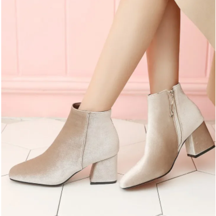 Heidi-Mode | Elegante Stiefeletten mit Quadratzehen und Hohem Absatz Damen Stiefeletten