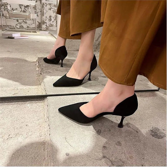 Heidi-Mode | Schwarze Spitzen High Heels mit Stilettoabsatz