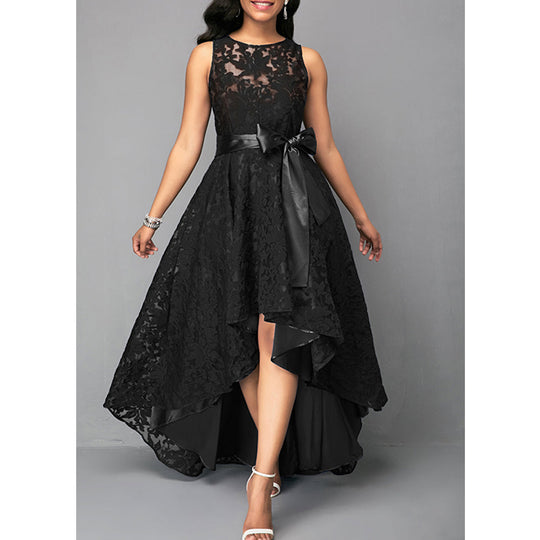 Exquisites asymmetrisches Spitzenkleid