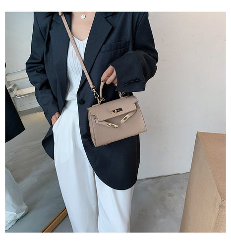 Heidi-Mode | Eine Seitliche Schultertasche Im Western-Stil