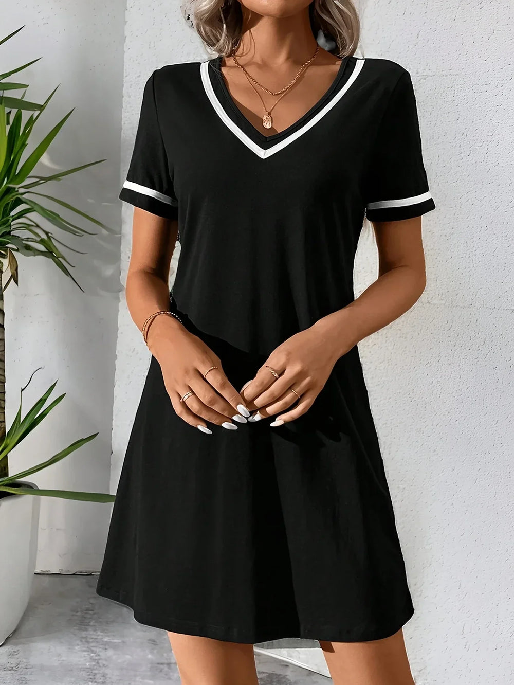 Heidi-Mode | Elegante Tunika mit Kurzen Ärmeln und Spitzem Ausschnitt, Luftig und Stilvoll