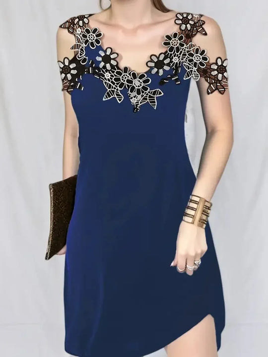 Heidi-Mode | Kleid V-Ausschnitt mit Spitzen Ärmellos Figurumspielend Kurz Eleganter Schnitt