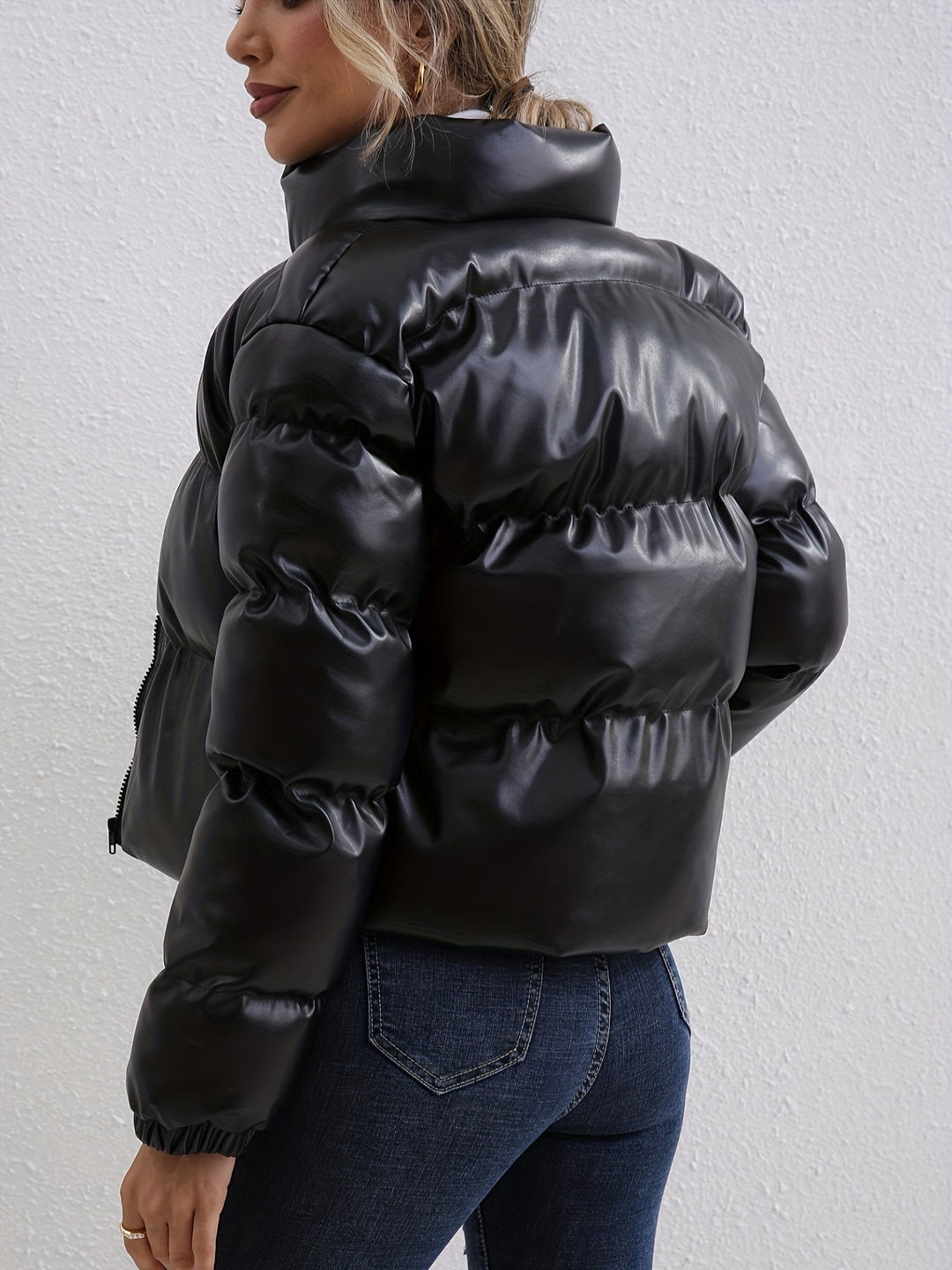 Heidi-Mode | Kurze Schwarze Daunenjacke mit Daunenfüllung