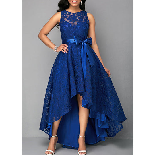 Exquisites asymmetrisches Spitzenkleid