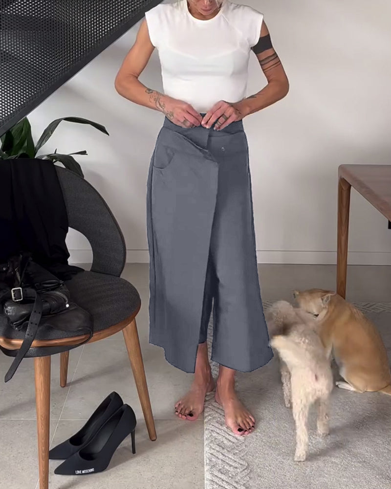 Heidi-Mode | Hochtaillierte Schwarze Hosen mit Querliegender Knopfverschluss