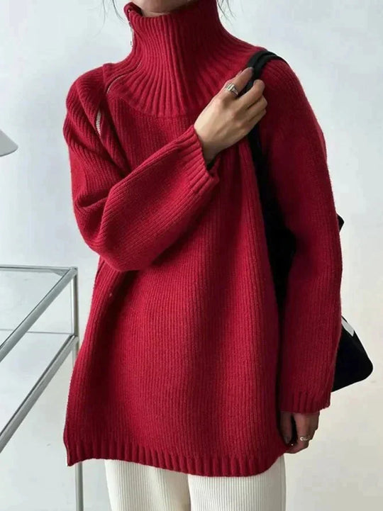 Einfarbiger roter Pullover mit hohem Kragen