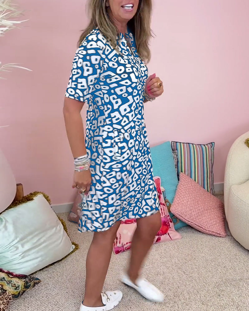 Viaro – Kleid mit Aufdruck, V-Ausschnitt und Taschen