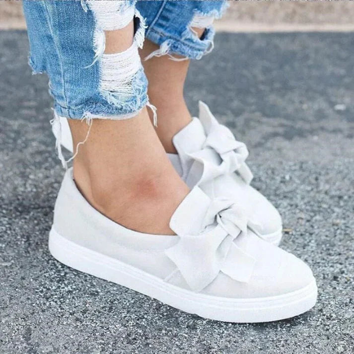 Schöne Schuhe mit Schleife