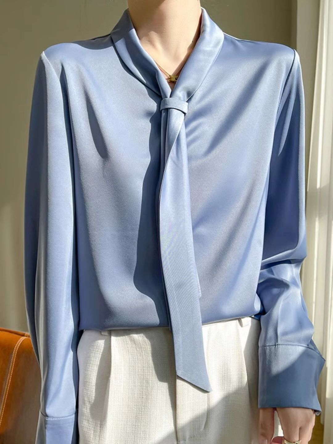 Heidi-Mode | Elegantes Langarmshirt mit Fließendem Kragen
