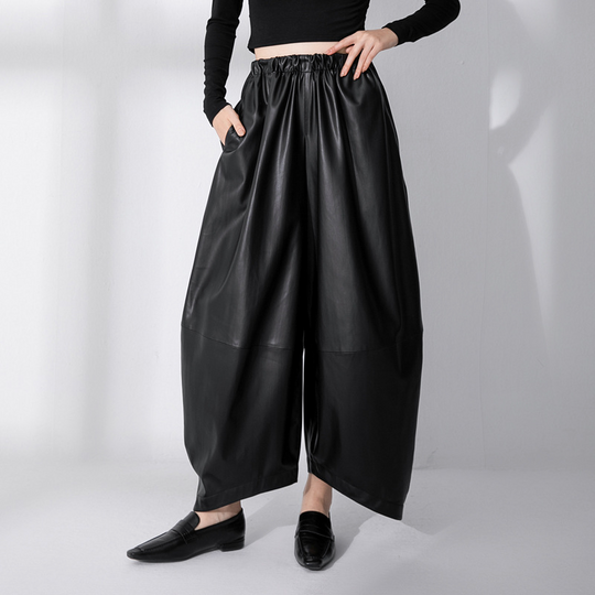 Heidi-Mode | Schwarze Lederhosen mit Hoher Taille und Breiten Beinen