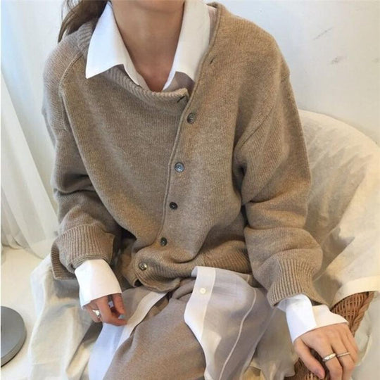 Heidi-Mode | Kaschmirpullover mit asymmetrischen Knöpfen