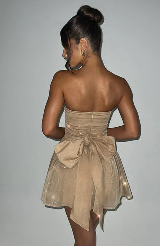 Trendiges goldkleid mit glitzer