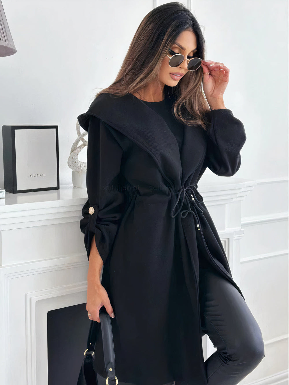 Heidi-Mode | Lange Damen Strickjacke mit Breiter Kapuze und Verstellbarem Gürtel
