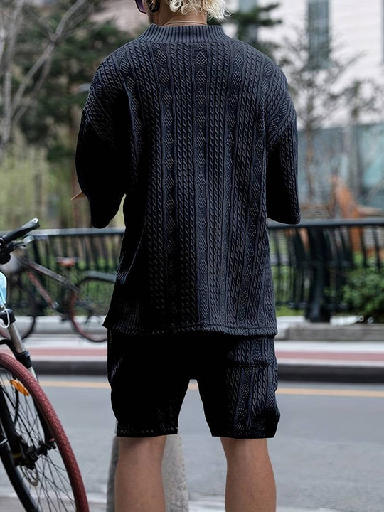 mit V-Ausschnitt und passender Shorts - Johann