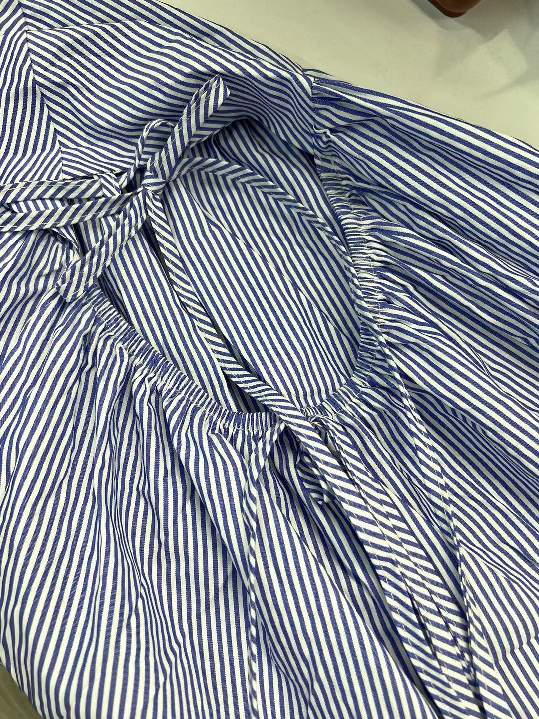 Spitze oben Rückenfreies Streifen Kleid