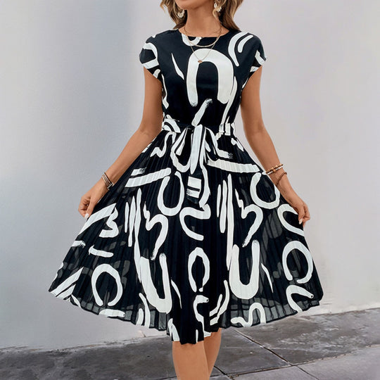 Heidi Mode | Plissee-Kleid mit geometrischem Print