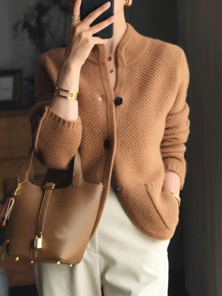 Heidi-Mode | Elegante Strickjacke mit Hohem Kragen