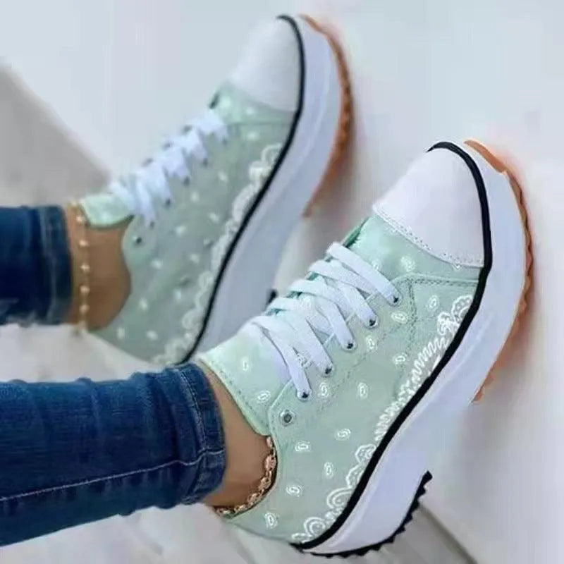 Heidi-Mode | Damen Sneakers aus bedrucktem Stoff mit Plateau