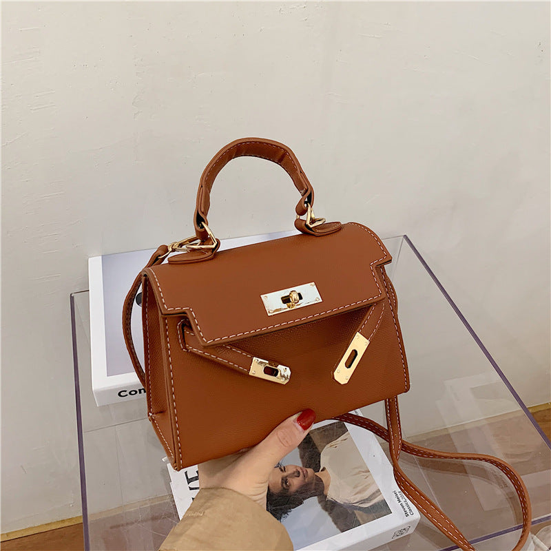 Heidi-Mode | Eine Seitliche Schultertasche Im Western-Stil