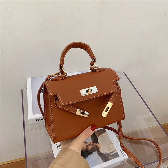 Heidi-Mode | Eine Seitliche Schultertasche Im Western-Stil