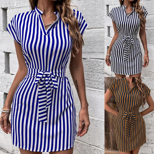 Heidi Mode | Ärmelloses gestreiftes Kleid mit Schnürsenkeln