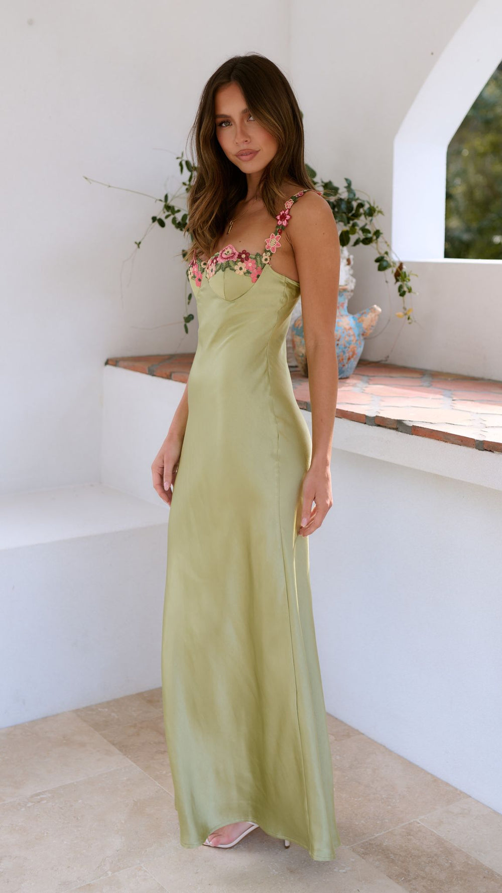 Maxikleid mit Blumendetail