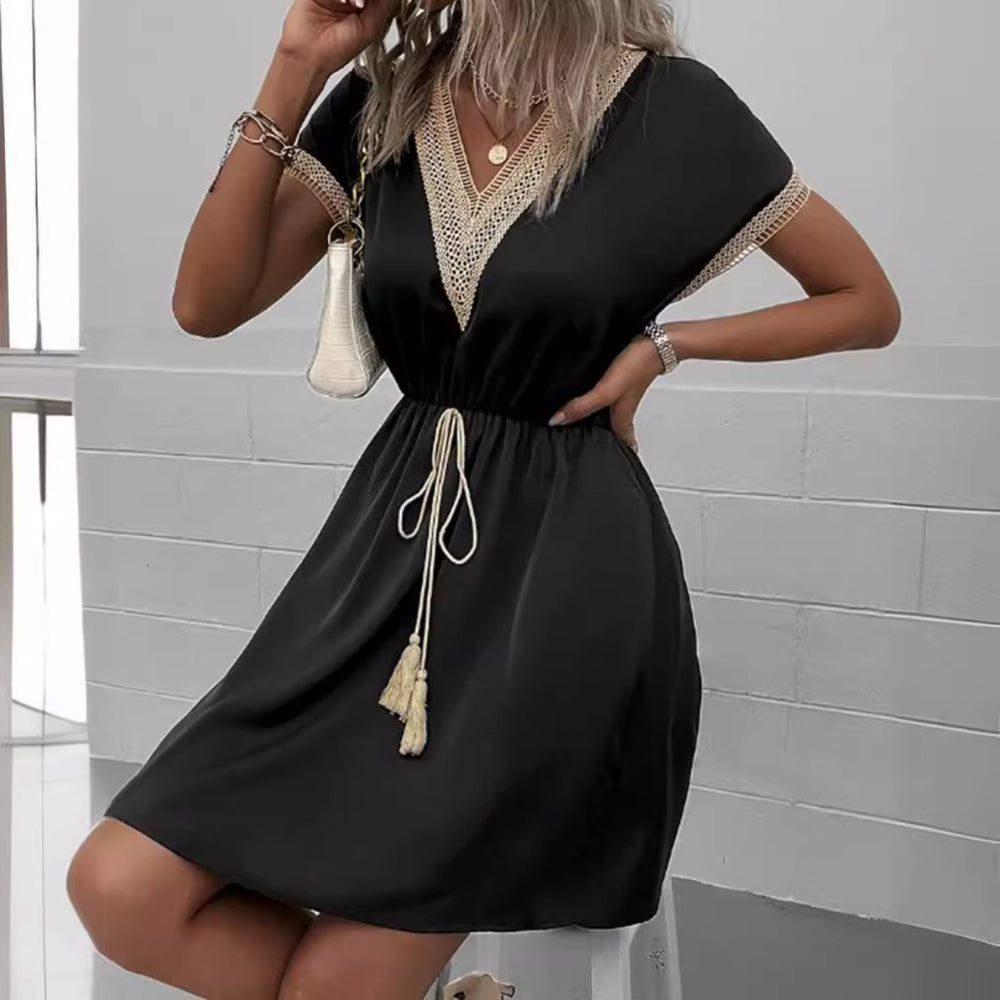 Heidi Mode | Kleid mit V-Ausschnitt aus Spitze