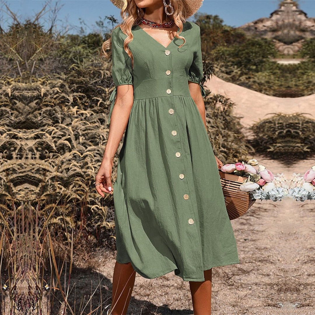 Heidi Mode | Einfaches kurzärmeliges Kleid mit V-Ausschnitt in Uni-Farbe