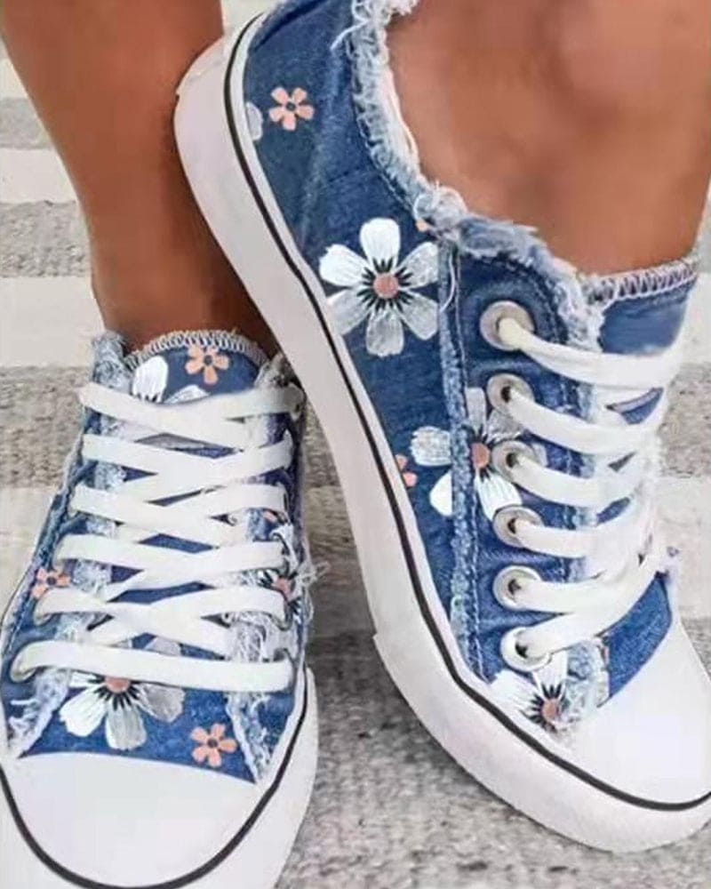 Heidi-Mode - Blumige Denim Sneaker