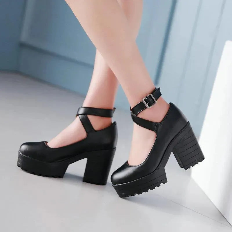 Heidi-Mode | High-heeled shoes with platform and wide heel