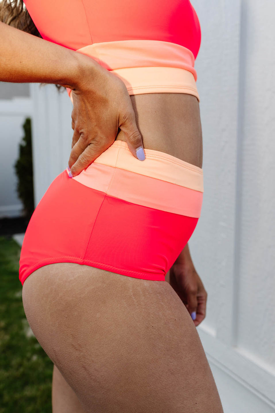 Heidi-Mode | Schwarzes Colorblock Cut Back Bikini-Set