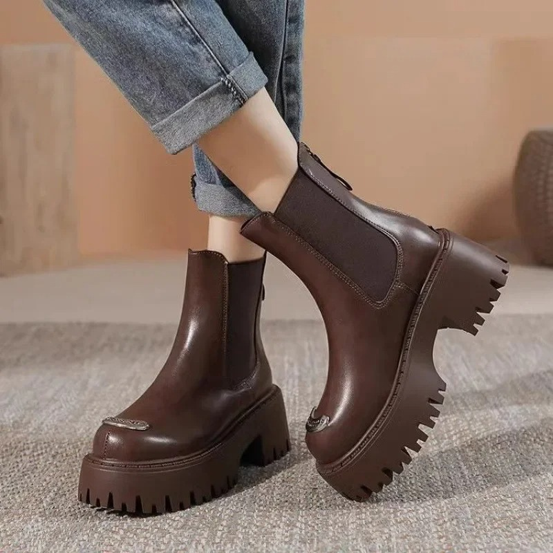 Heidi-Mode | Damen Chelsea Boots mit Metallkappe und Dicksohle