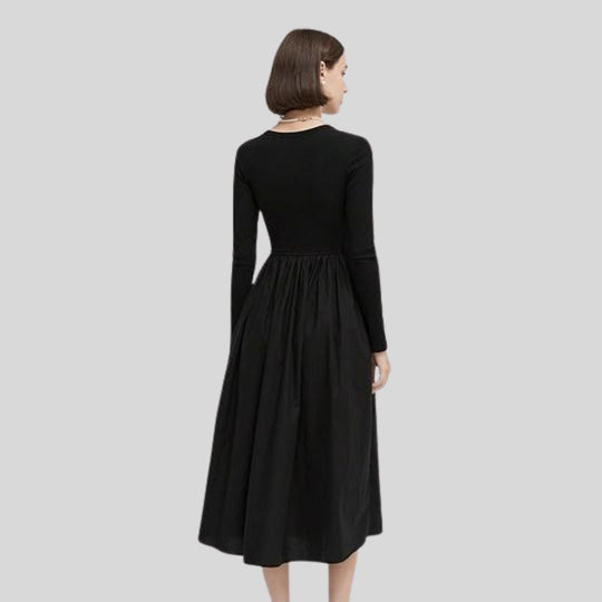 Elegantes Midikleid mit Ausschnitt